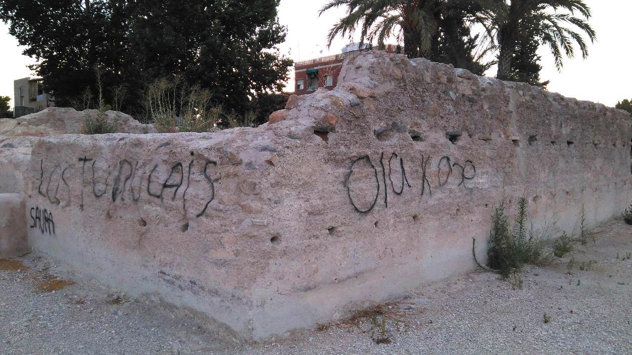 Huermur denuncia en la Guardia Civil el caos de la torre medieval de ...